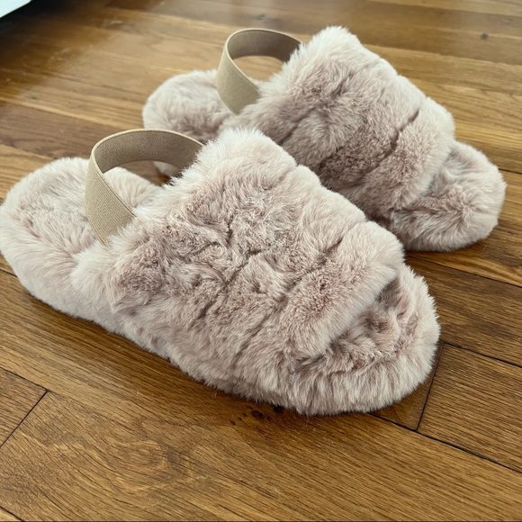 Fuzzy Slippers - Picture 3 of 5